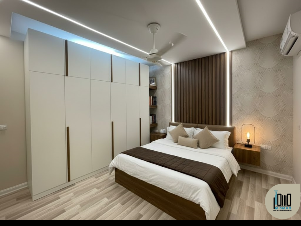 خيارات متنوعة من الخشب، القماش، والألوان لإبراز هوية غرفة نومك بالشكل الذي يناسب ذوقك.